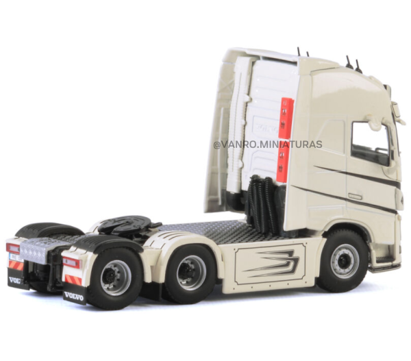 Camión Volvo FH4 Globetrotter XL 6x2 - WSI Models - Imagen 2