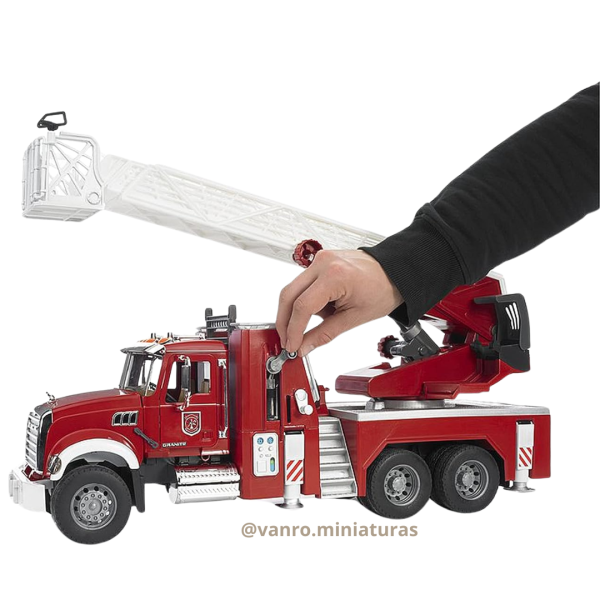Camión Bomberos Mack Granite con escalera - Bruder - Imagen 2