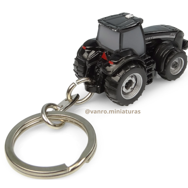 Llavero tractor Magnum 380 Black Beauty - Universal Hobbies - Imagen 3