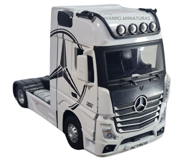 Camión Mercedes Actros blanco - Imagen 2