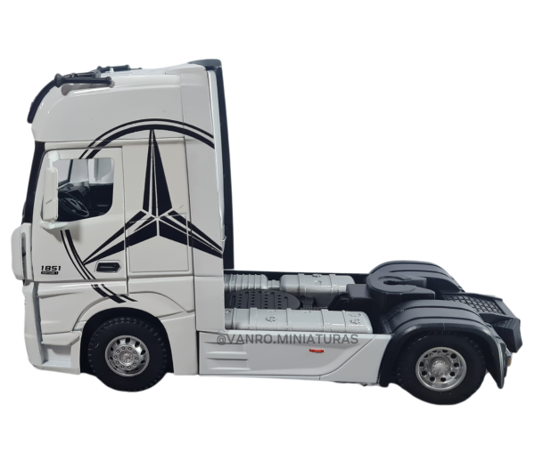 Camión Mercedes Actros blanco - Imagen 3