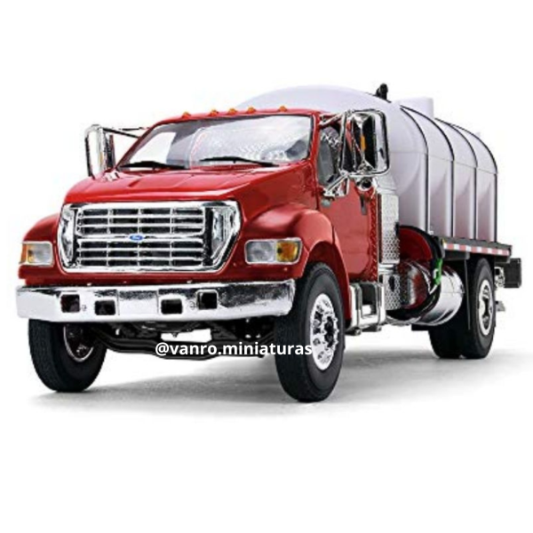 Camión Ford F-650 C/estanque de agua - First Gear