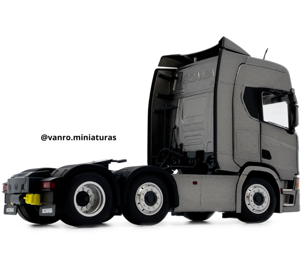 Camión Scania Serie 6 R500 6x2 gris oscuro - Marge Models - Imagen 2