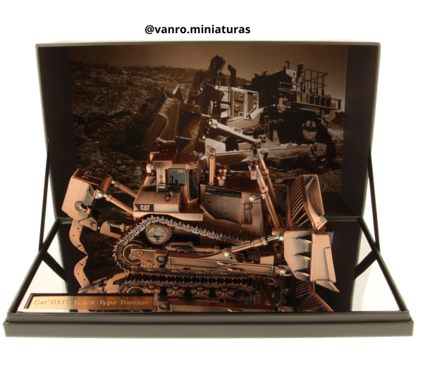 Bulldozer Cat. D11T Cobrizo - Diecast Masters - Imagen 2