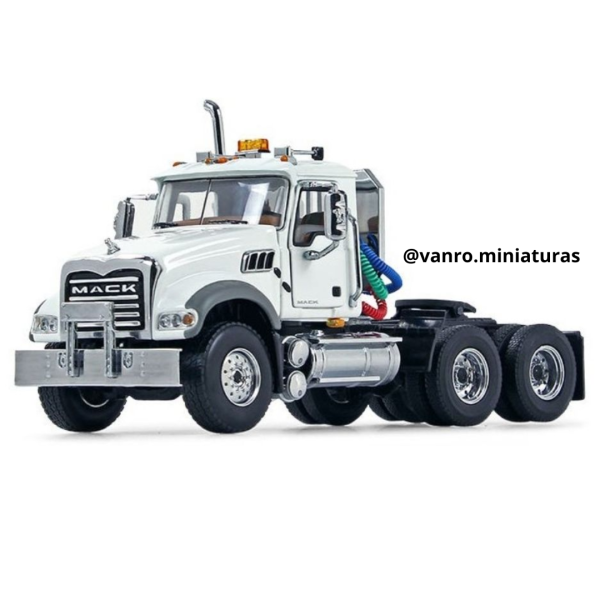 Camión Mack Granite MP - First Gear
