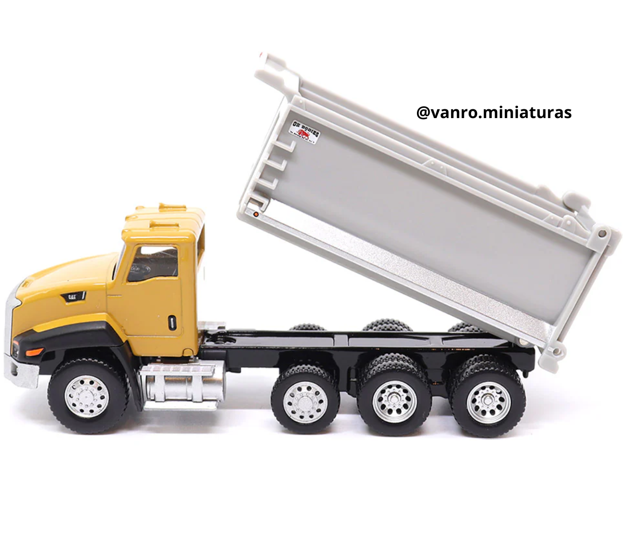 Camión volquete Cat. CT660 – Diecast Masters