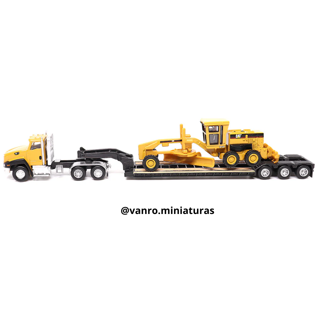 Camión CT660 con motoniveladora Cat. 163H – Diecast Masters