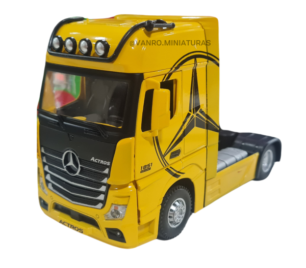 Camión Mercedes Actros amarillo