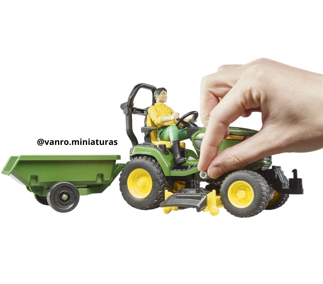 Tractor de jardín John Deere X949 c/ operario – Bruder Toys