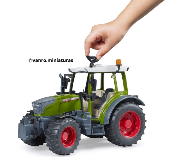 Tractor Fendt Vario 211 - Bruder Toys - Imagen 3
