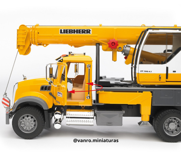 Camión Mack Granite C/Grúa Telescópica Liebherr - Bruder Toys - Imagen 5