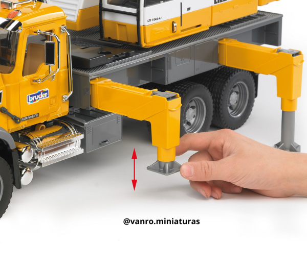Camión Mack Granite C/Grúa Telescópica Liebherr - Bruder Toys - Imagen 6