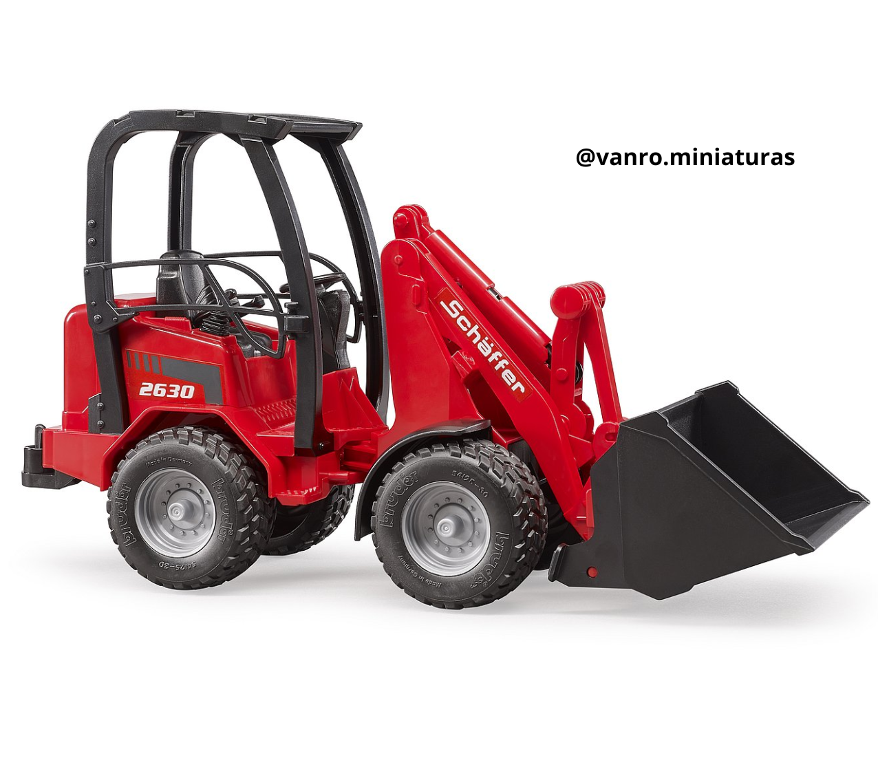 Cargador Compacto Schaffer 2630 – Bruder Toys