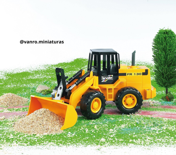 Cargador frontal FR 130 - Bruder Toys - Imagen 3