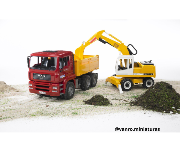 Camión MAN TGA c/excavadora Liebherr - Bruder Toys - Imagen 3