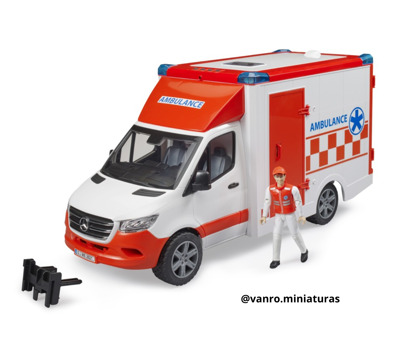 Ambulancia Mercedes Benz Sprinter c/paramédico – Bruder Toys