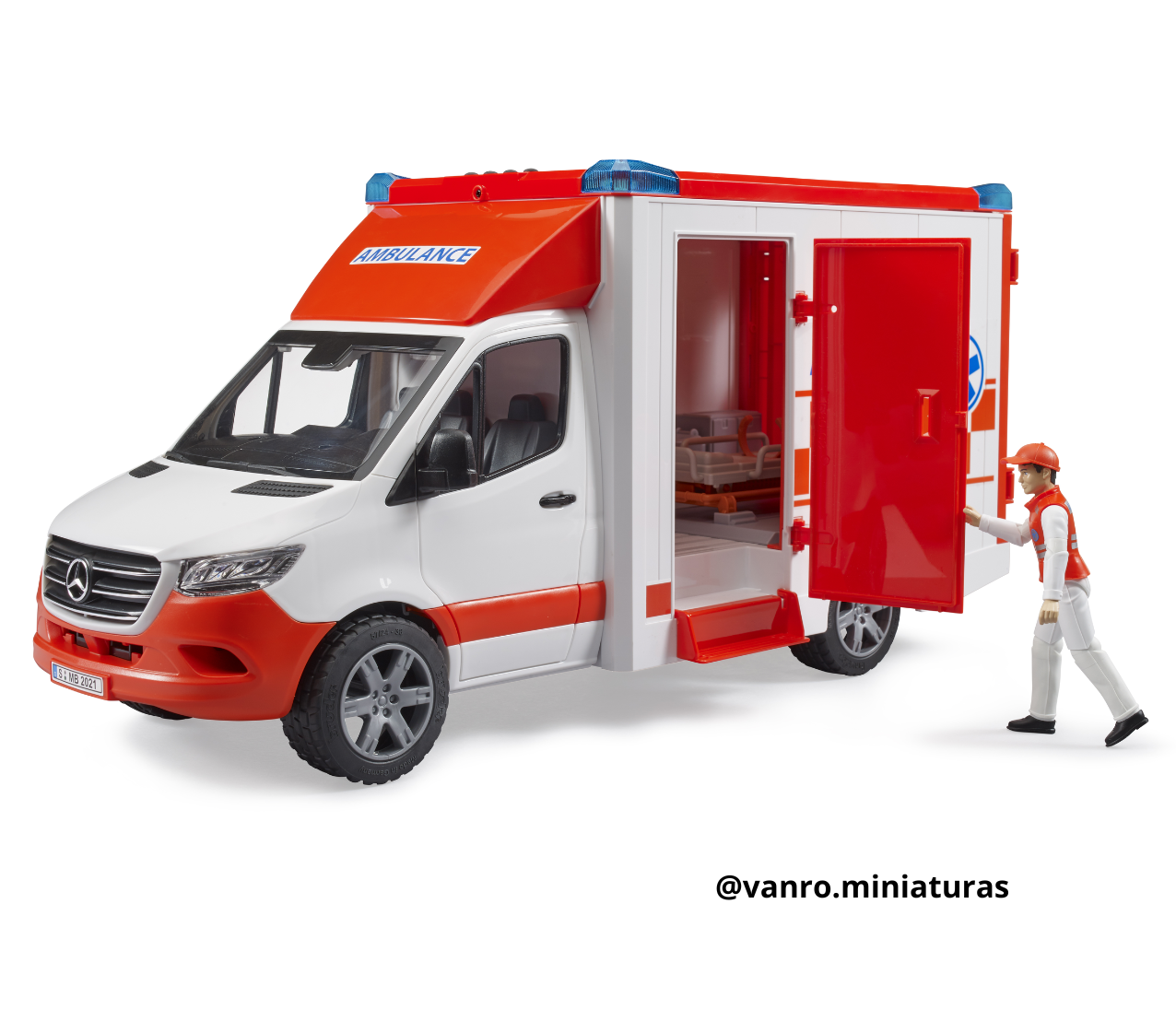 Ambulancia Mercedes Benz Sprinter c/paramédico - Bruder Toys - Imagen 5