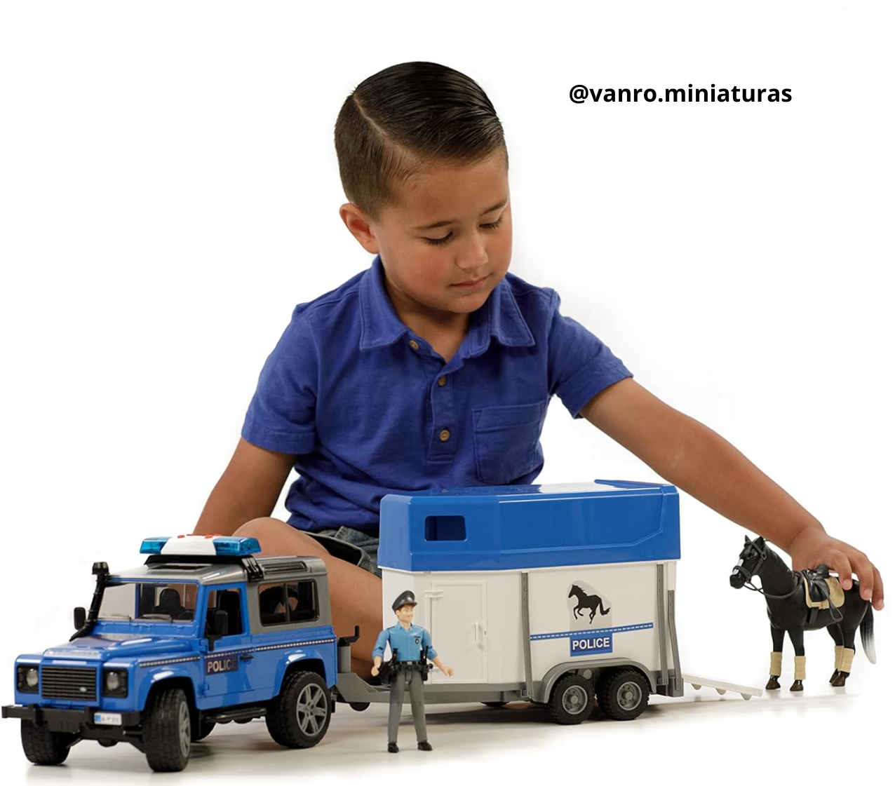 Vehículo policial Land Rover c/trailer y policía a caballo - Bruder Toys - Imagen 3