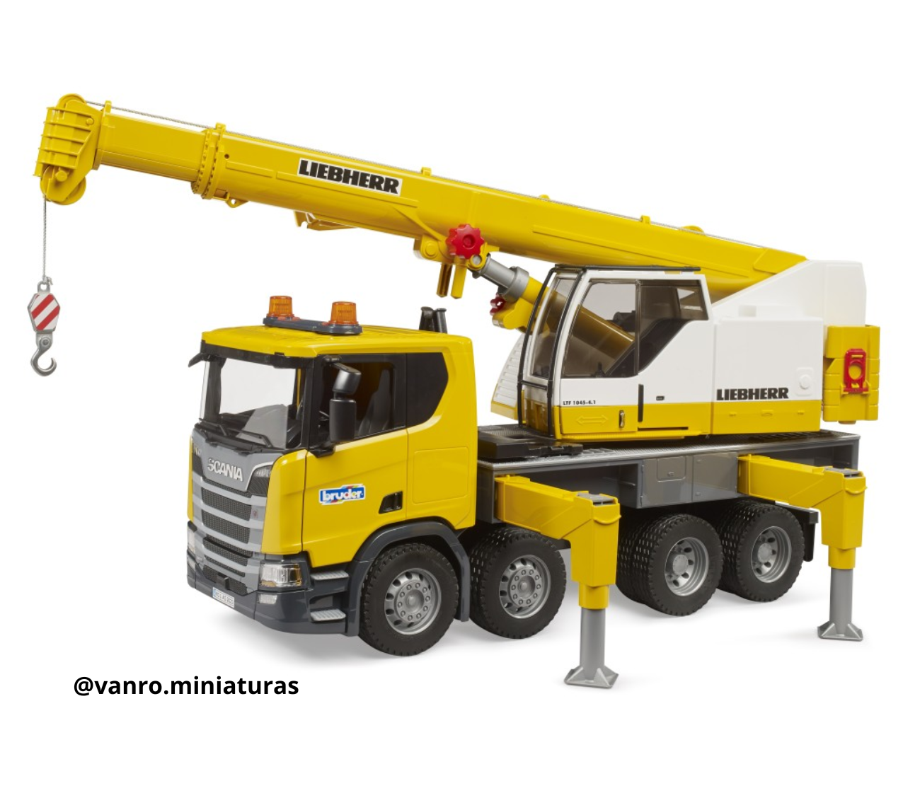 Camión grúa Scania Super 560R Liebherr c/luz y sonido – Bruder Toys