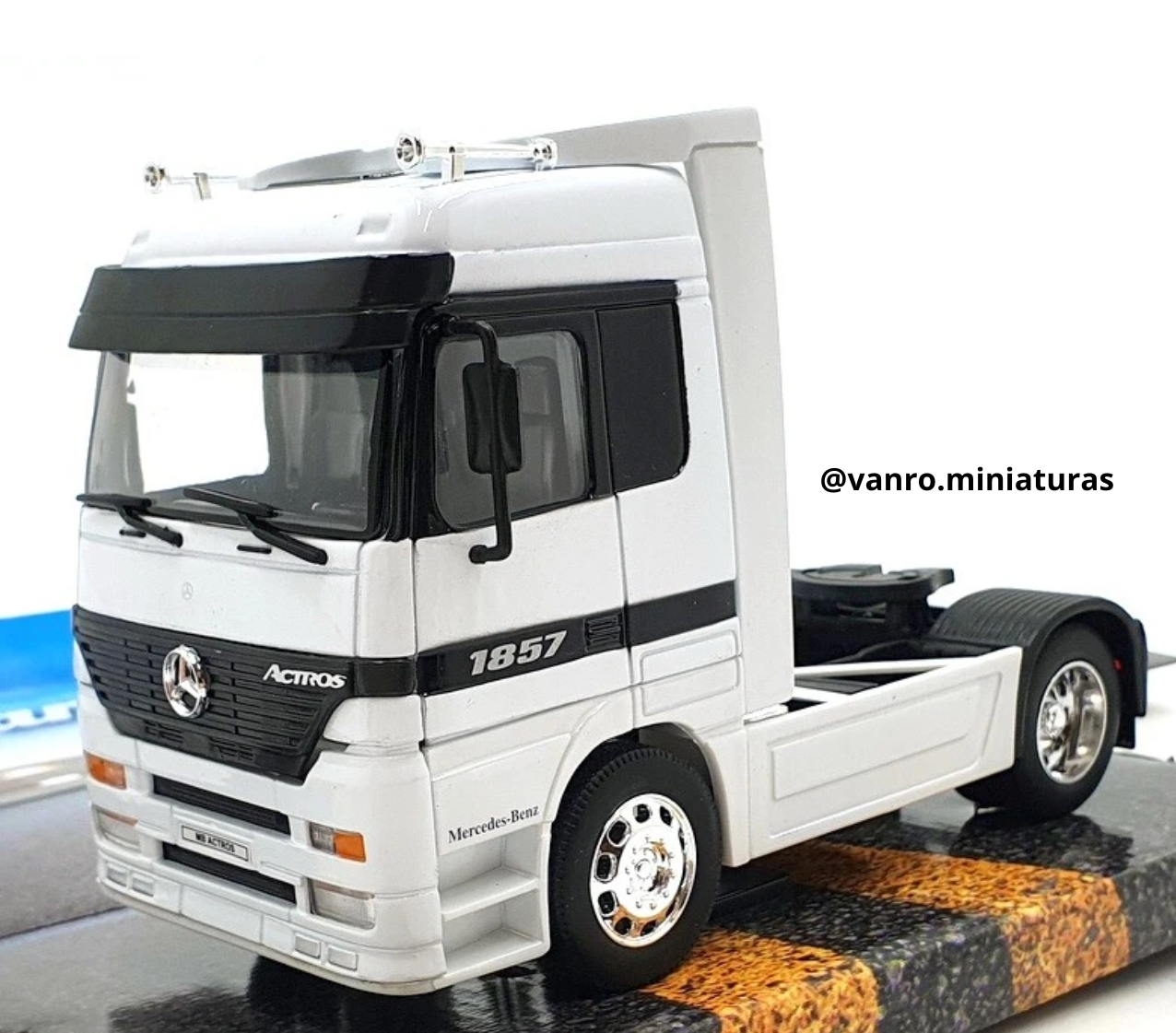 Camión Mercedes-Benz Actros 1857 1997 4×2 – Welly