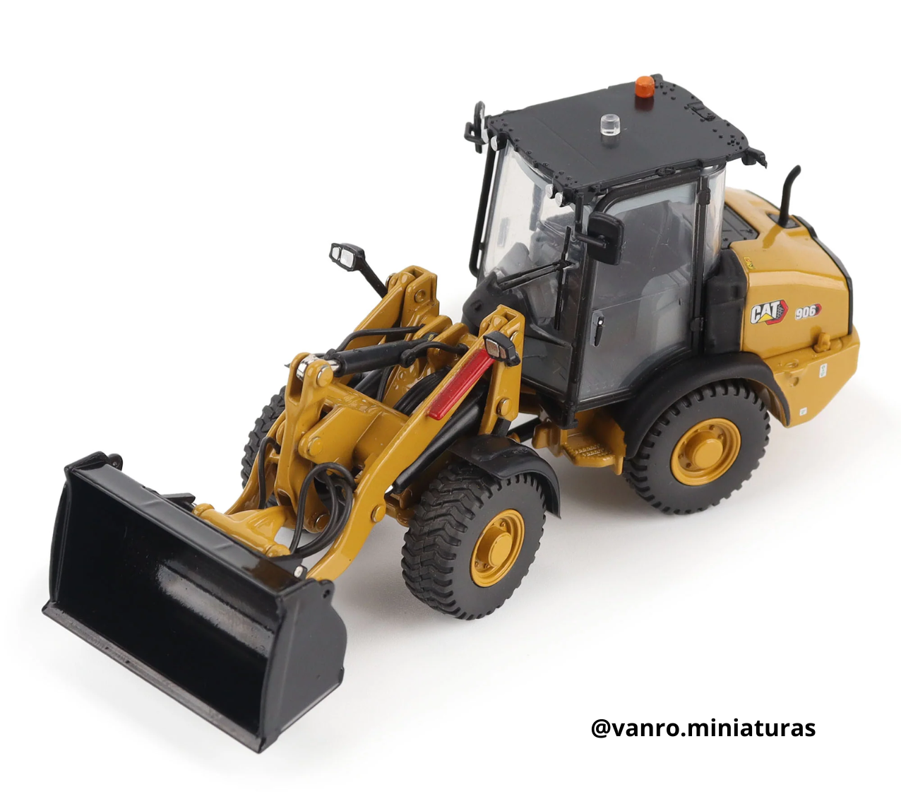 Cargador Frontal Cat. 906 – Diecast Masters